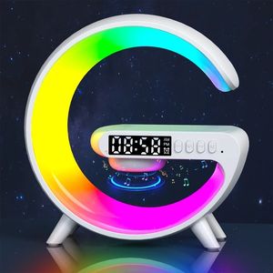 Soporte de cargador inalámbrico de 15W Luz nocturna RGB Altavoz Bluetooth Llamada manos libres Alarma TF Estación de carga rápida para teléfonos inteligentes Samsung Huawei