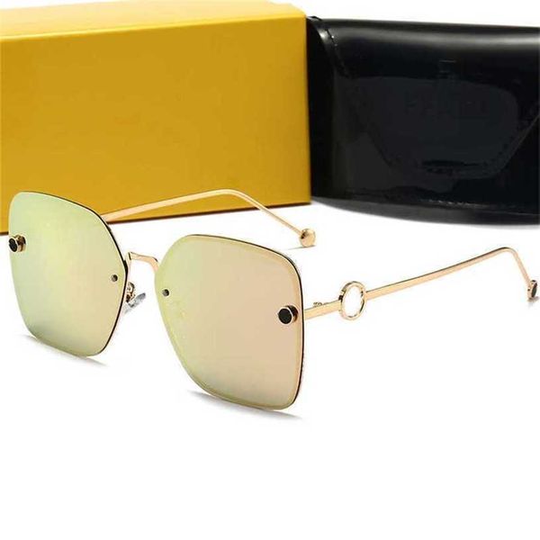 16% OFF Vente en gros de lunettes de soleil Nouvelles lunettes de soleil polarisées pour femmes Funny Round Bead Letter Mirror Leg Metal Box Protection UV 0294