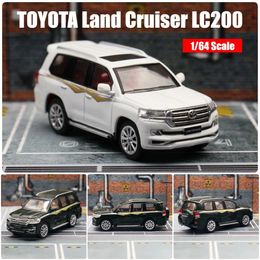 164 Land Cruiser LC200 Miniature Model JKM 164 Premium SUV Toy Car Vehicle Free Wheels Diecast Alloy Collection cadeau 240409