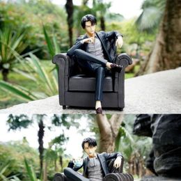 16cm Aanval op Titan Zwart Pak Levi Ackerman Zitbank Action Figure Japanse Anime volwassen Actiefiguren speelgoed Anime figuur2315633