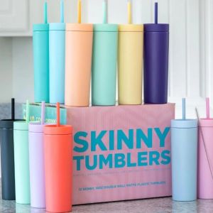 Tasse en acrylique coloré mat de 16 oz Skinny Tumbler avec couvercle de la même couleur et gobelets en plastique à double paroi en paille nettoyant tasse réutilisable en vrac