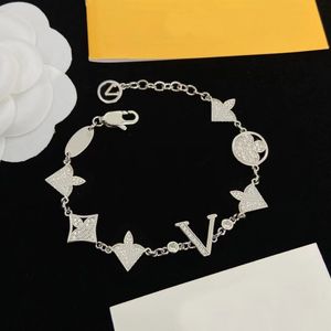 17 Pulsera de estilo Trébol de cuatro hojas Pulseras con dijes Moda elegante Cadena de concha de ágata de oro de 18 quilates Madre Mujeres Niñas Pareja Vacaciones Fiesta de cumpleaños Cadenas de regalos