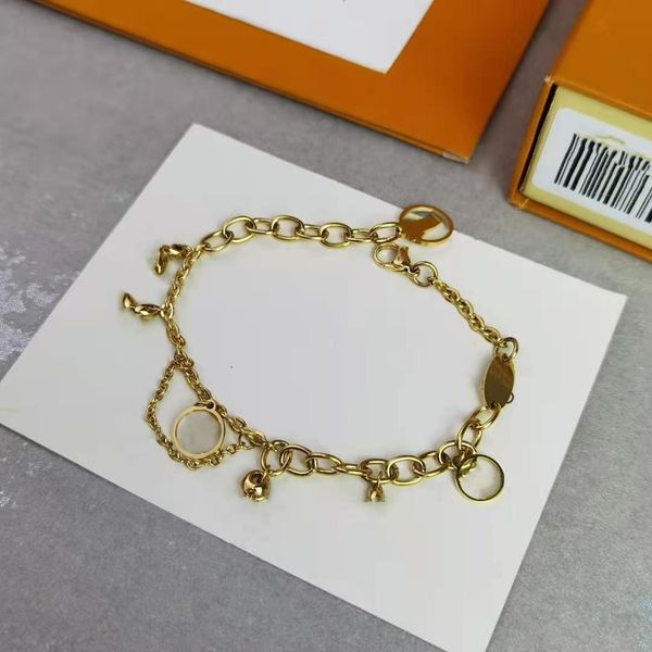 17 styles Designer Gold Chain Bracelet Femmes Bracelets Amour Bijoux De Luxe Lettre Pendentif V Bracelet Pour Femmes Charme Boucle D'oreille De Mariage