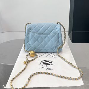 17 cm Mini bolso con solapa de bola aplastada Colores dulces cuadrados Cadena a cuadros acolchada clásica Correa para el hombro Hardware de metal dorado Bolso cruzado de diseñador Bolso de lujo para mujer