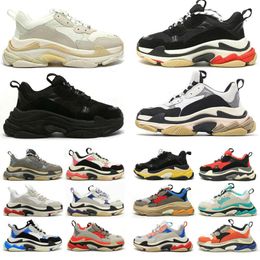 17Fw Paris Triple S Hombres Mujeres Zapatos casuales Diseñador Plataforma de lujo Zapatos Low Old Dad Zapatillas Triple-S Entrenadores al aire libre Correr Zapato para caminar