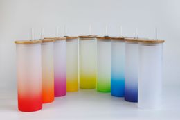 Vaso delgado de vidrio de sublimación de 17 oz Vasos esmerilados en blanco Botella de agua Vasos de impresión de colores degradados con tapa de bambú de paja