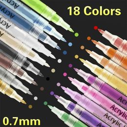 18 colores / set 0,7 mm marcador de pintura acrílica para estudiantes y entusiastas de la pintura Suministros escolares Tinta de agua Multi color Y200709