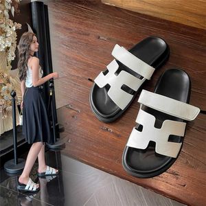 18% de réduction sur les chaussures de créateurs Asigos même deuxième oncle semelle épaisse vêtements d'été pour femmes chaussures pantoufles sandales