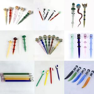 18 Stijlen Glas Wax Dab Tool Roken Accessoires Potlood Cartoon Vorm Gekleurde Heady Dabber Gereedschap Voor Olie Tabak Kwarts Banger Nagels Dab Rigs Waterleidingen