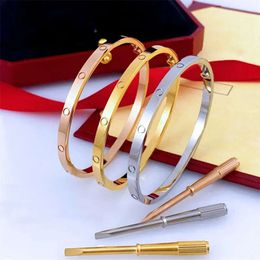 Pulsera de diseño de 18 quilates Brazalete de joyería de moda Brazalete de oro rosa Sier Titanio Acero Brazaletes de diamantes Pulseras de uñas para hombres Mujeres 17 cm-21 cm