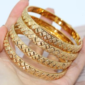 18K Dubai Kleur Armbanden Voor Vrouwen Vergulde Indiase Afrikaanse Harde Armbanden Charme Bruiloft Ethiopische Arabische Hand Sieraden Luxe 240307