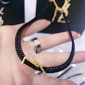 18K Doré Lettre Collier Marque Designer Ras Du Cou De Luxe Couple Cadeau Amour Collier 2023 Nouveau Haute Qualité Bijoux De Noce Bijoux En Cuir Collier En Gros