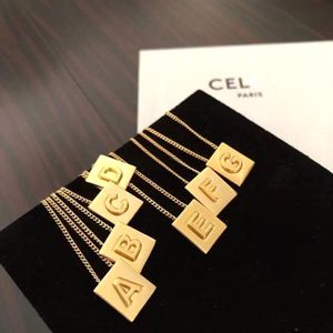 18K Gold Block Designer kettingen voor vrouwen Girls Cel Brand Luxe Korte Choker Square Letters Geometrie tot zuster Sailormoon ketting feestje sieraden