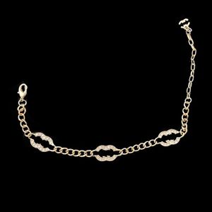 Bracelet de créateur de chaîne en or 18 carats Bracelet à quatre feuilles en or 18 carats Nouveau bracelet de lettre de cadeau d'amour Bijoux en alliage de haute qualité avec logo correct