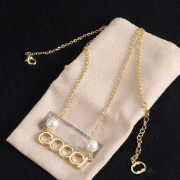 Collier de perles avec lettres classiques en or 18 carats, luxe, mode, matériau en laiton, collier de styliste pour femmes, bijoux