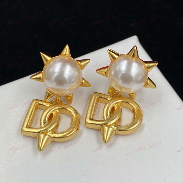 Boucles d'oreilles de créateur en or 18 carats en laiton, perles classiques élégantes avec pendentif Alphabet, cadeaux, vente en gros