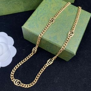 Collar de diseñador de oro de 18 quilates G Joyería Collar de moda Regalo Para hombre Cadenas de letras largas Collares para hombres Mujeres Cadena de oro Parte de joyería