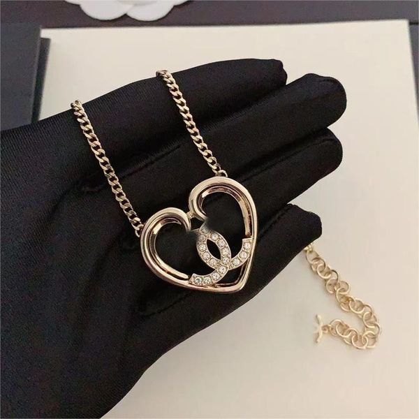 18K Gold Luxury C Lettres Sailormoon Love Heart Collier Designer Bijoux pour les femmes Moisanite Link Chain Chain Choker Lettre Diamond Pendante Colliers