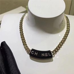 Collier de luxe en or 18 carats avec lettres Sailormoon, bijoux de créateur pour femmes avec moissanite, chaîne à maillons cubains, ras du cou, trèfle, pendentif