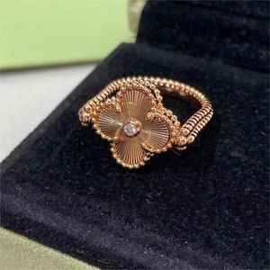 18K Gold Luxury Clover Brand Designer Ringen voor vrouwen Girls Nice Rotate Dubbele zijde Red Stone Diamond Clovers Flower Laser Love Ring Anillos Sieraden