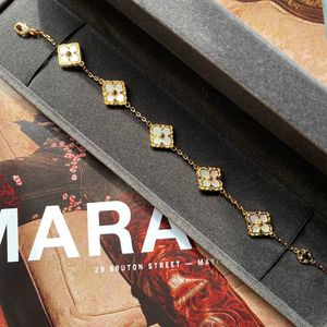 18K Or De Luxe Trèfle Designer Charme Bracelets pour Femmes Rétro Vintage Italie Marque Diamant Doux Fleurs Bracelet Bracelet Partie De Mariage Bijoux