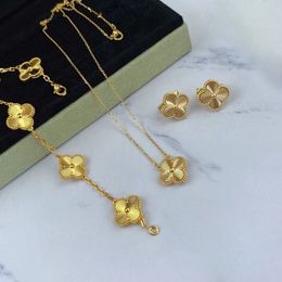 18K Gold Luxury Laser Clover Diseñador Collares colgantes para mujeres Niñas Flor Link Chain Cabecillo elegante Elegante Joyería