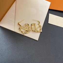 18K chapado en oro de plata 925 Diseñadores de la marca de lujo Letras Stud Cuelga el gancho para la oreja Mujeres famosas geométricas Pendiente Araña Boda Jewerlry
