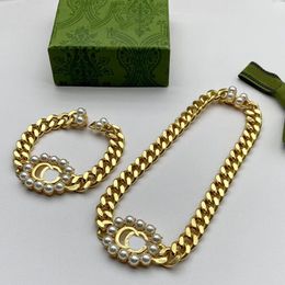 Collier bracelet plaqué or 18 carats ensemble Pulseira collier designer pour femme marque de mode rétro perle brassard ketting haute qualité wi272I