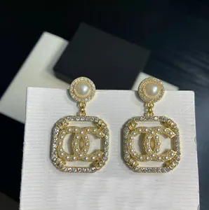 20style 18K GOUD GOLD MERK Designer Letters Stud Dange oorbellen Metaal Crystal overdrijven vrouwen Rhinestone Wedding Party Gifts Sieraden Accessoires