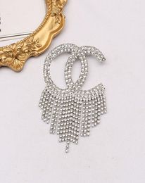 Broches à double lettre en or 18k Broodes de conception géométrique Pull Pull Pinceau Cold Pin Fashion Fashion Mens Pendant Broo3913257