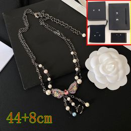 18K Vergulde Messing Koper Vlinder Hanger Ketting Vrouwen High-end Designer Merk Brief Kettingen Choker Chain Crystal Imitatie Parel Bruiloft Sieraden Geschenken