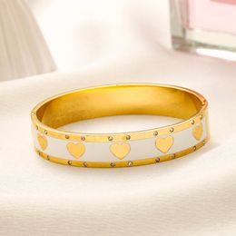 Bracelets de créateurs plaqués or 18 carats, bijoux de haute qualité, cadeau d'amour pour femmes, nouveau bracelet en acier inoxydable qui ne se décolore pas, vente en gros 222