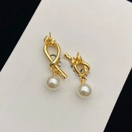Pendientes de perlas de oro de 18 km pendientes de perlas de marca Joya de boda para mujeres no femeninas