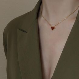 Plaqué or 18 carats Designer Womens Single Heart Pendant Necklace Bijoux à la mode Colliers en or / argent / rose comme cadeau de fête de mariage pour femme Option trois couleurs