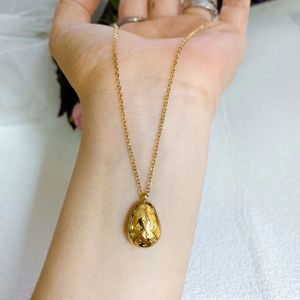 Collier cadeau plaqué or 18 carats, pendentif de marque de créateur, bijoux de noël à la mode, cadeau d'amour pour les jeunes, collier Boutique pour femmes, longue chaîne, vente en gros