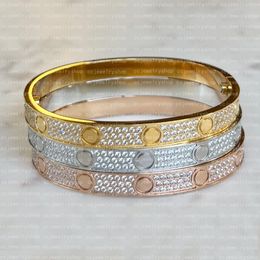 Brazalete de alta calidad chapado en oro de 18 quilates Pulsera de tornillo de amor de moda clásica Diamante para mujer Boda Día de la madre Joyería Regalos de mujer