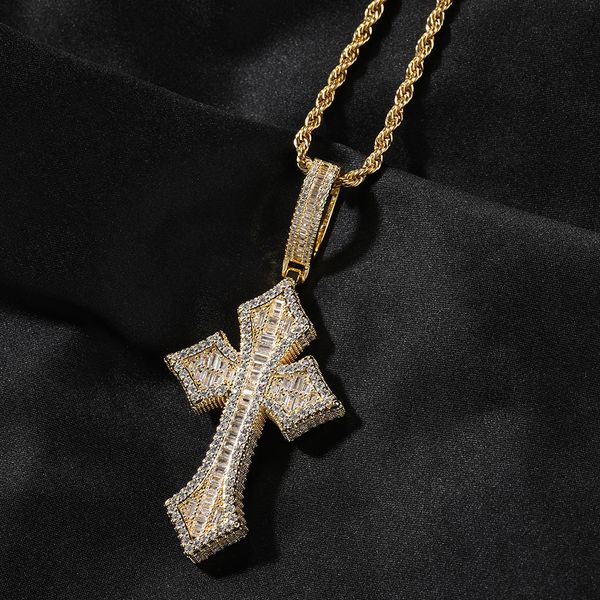 Pendant croix de diamant en pierre de pierre en or 18 carats avec collier de chaîne de corde 3 mm