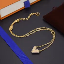18K Plaqué Or Marque De Luxe Designer Pendentifs Colliers V Lettre Ras Du Cou Pendentif Collier Perles Chaîne Bijoux Accessoires Cadeaux
