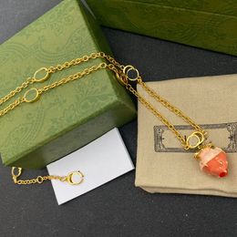 18K Gold vergulde luxe ontwerper Brass Hangers kettingen G Letter Strawberries Choker koperen hanger ketting ketting trouwen kerstaccessorie 47 cm