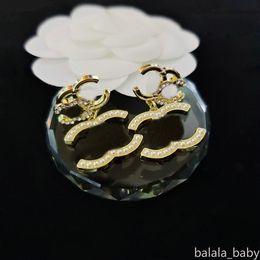 Boucles d'oreilles de luxe plaquées or 18 carats, lettres géométriques célèbres, breloques en cristal pour femmes, bijoux de fête de mariage