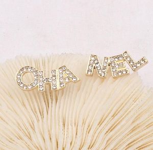 Letras de diseño de lujo de 18k Gold Geométrica Geométrica Famosa Mujeres Cristal Rinéso Pearl Pearring Fiesta de bodas Joyas de boda
