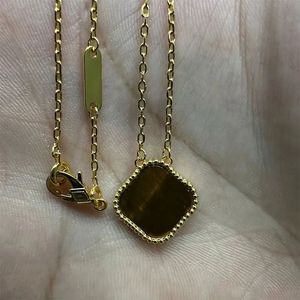 Collier pendentif de créateur de luxe à 18 carats en or