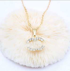 Collier de luxe plaqué or 18 carats de marque de créateur avec pendentif double lettre, chaîne en cristal strass, pull pour femmes, accessoires de bijoux de mariage