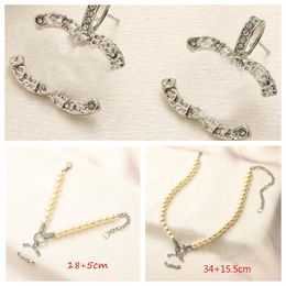 18K vergulde ketting Bracelet Luxurys Stud Earring Brand C Designer Women Diamant hanger Choker Parels kettingketting Goudzilver driedelige set sieraden geschenken