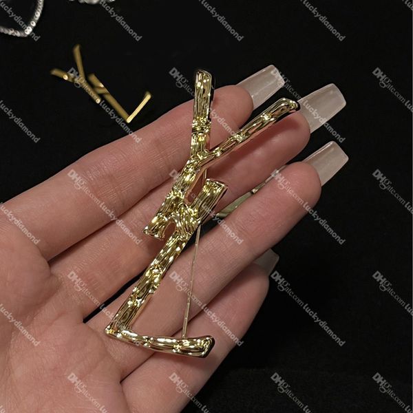 Alfileres chapados en oro de 18K, broches con letras Y de cobre, broches huecos de marca de diseñador para mujer, broches de latón para mujer, accesorios de joyería de Metal