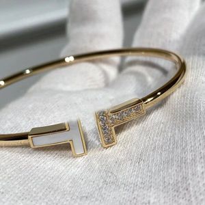 18K GOUD GOLDEREN ROSE BRACKET WIT FRITILLARIA BRACELPE T Home T-vormige open open armband Fashion Style Party Geschenk Dames Designer Sieraden 01