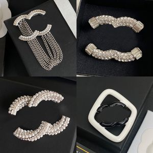 18K vergulde zilveren broche Aardbeienbroches Pin Bruiloftssieraden Koperen pinnen Broches Romantische koppels Cadeauaccessoires Europees merk Mode Veelzijdig