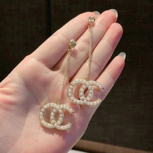 18K Chapado en oro Borla Diseñador Letras Stud Pendiente largo Cuelga Cristal Geométrico Marca de lujo Mujeres famosas Rhinestone Perla Wedding Party Jewerlry Accesorios