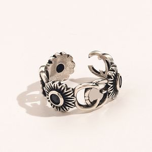 18K vergulde titanium stalen ring Designer luxe verstelbare ringen voor vrouwen Letter Zonnebloem ringen Paar ringen Trendy vakantie cadeau