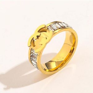 18k vergulde trouwring luxe merkontwerpers brief cirkel mode vrouwen liefde roestvrij staal diamanten ring partij sieraden cadeau